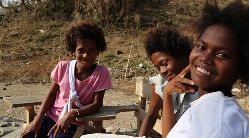 Children under a shade-less tree