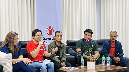 Fathers Urged to Join Early Childcare